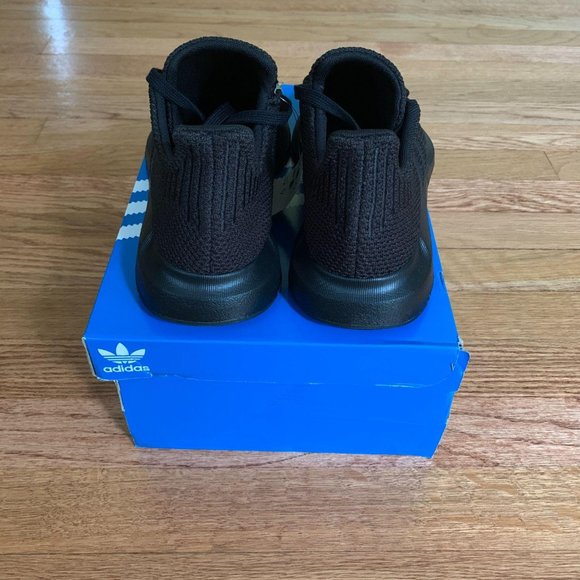 Adidas Swift Run Black Shoes - Picture 4 of 6